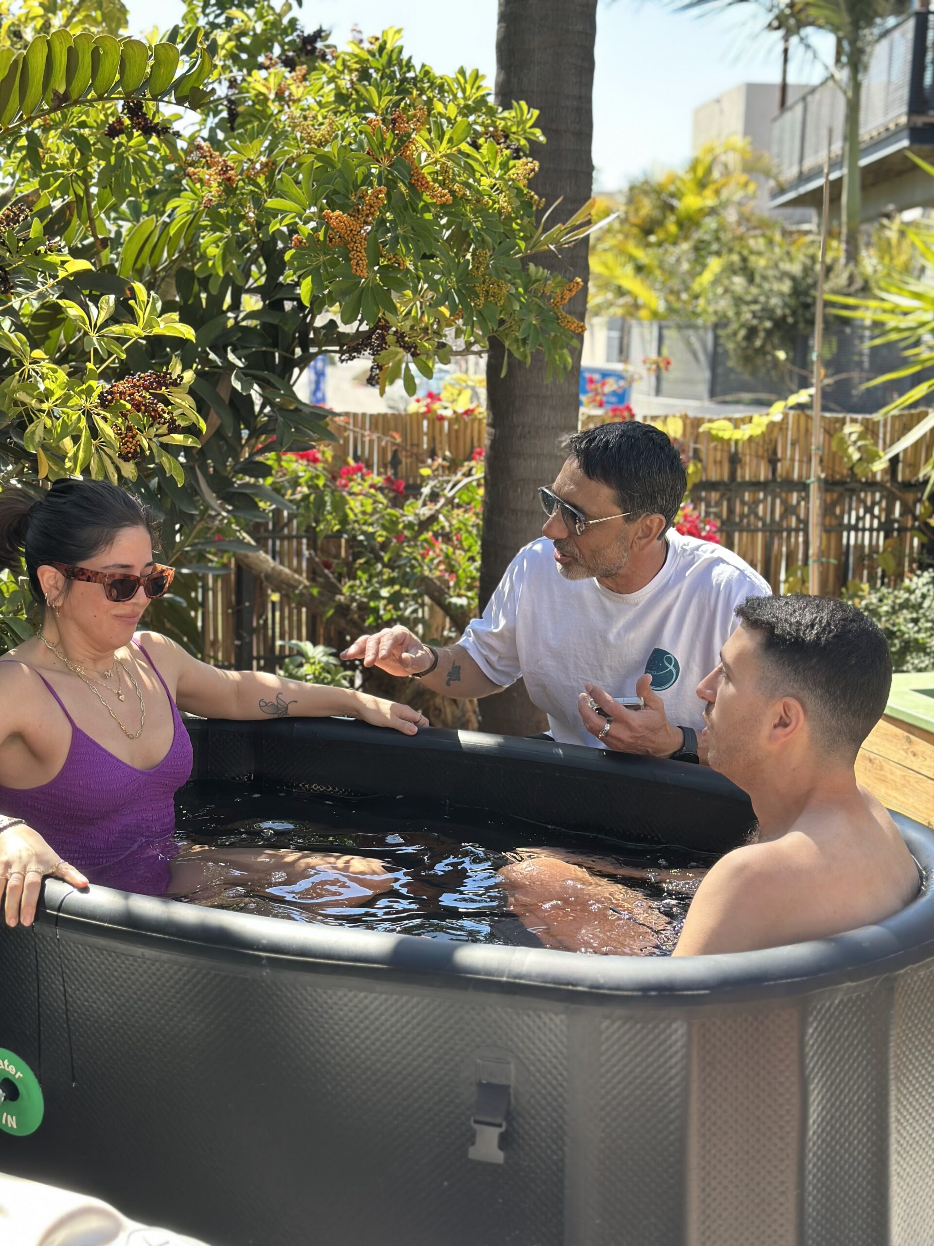 הדרכה מותאמת בטבילה במים קרים לשחרור מתחים וחיזוק מנטלי